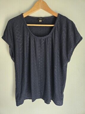 TAHARI Navy Eyelet Short Sleeve Scoop Neck Top